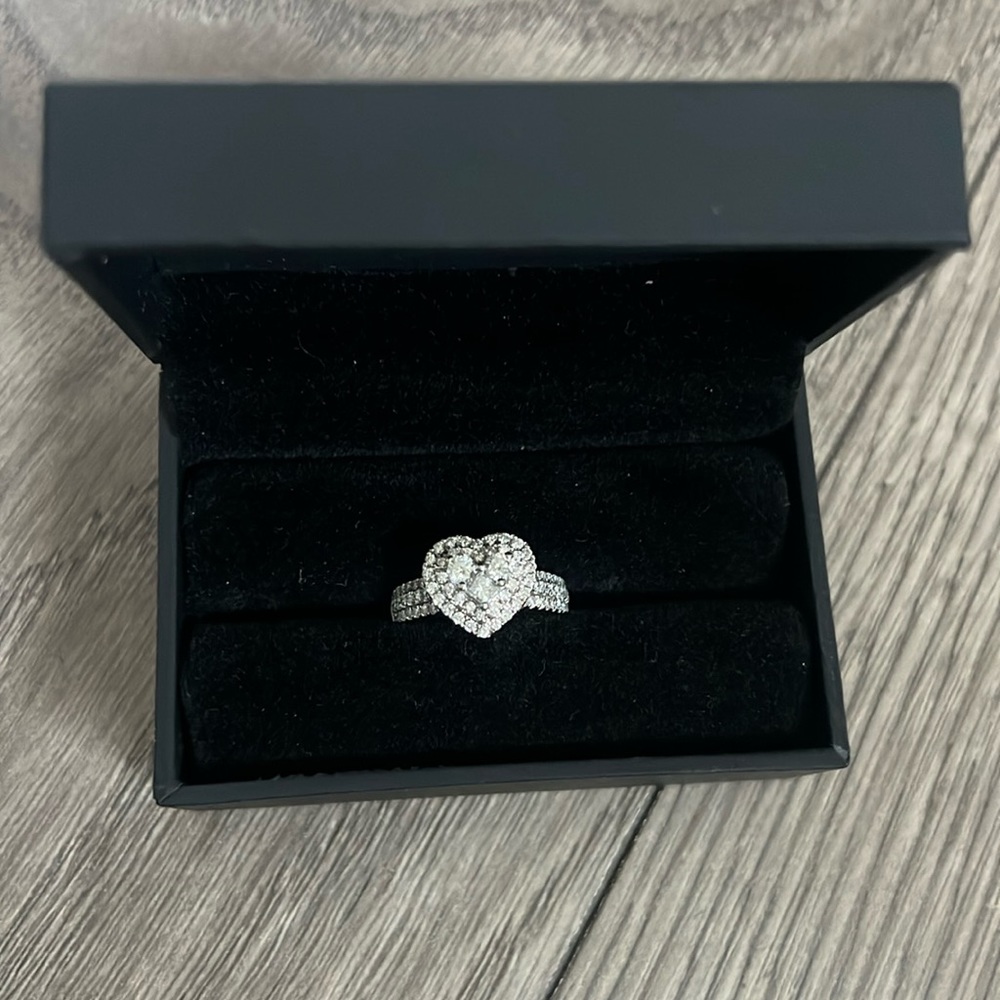 Diamond Ring 1ct. 14kt white gold